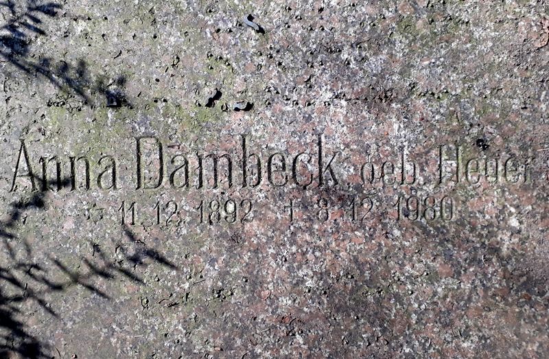 Grabstein auf dem St.-Jürgen-Friedhof